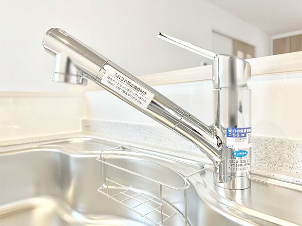 いつでも清潔なおいしいお水を。一つの水栓で水道水と浄水を使い分け。