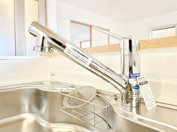 いつでも清潔なおいしいお水を。一つの水栓で水道水と浄水を使い分け。