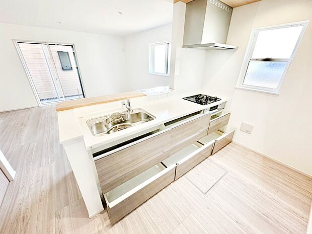 使いやすさを優先したスライド式収納タイプ!