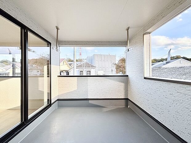 急な雨も安心!奥行たっぷりバルコニーで毎日のお洗濯もラクラク快適。