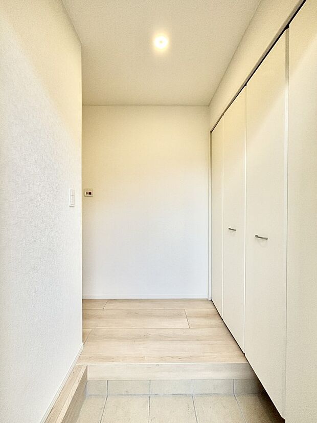 明るい玄関はお客様をお出迎えするのにぴったりです!