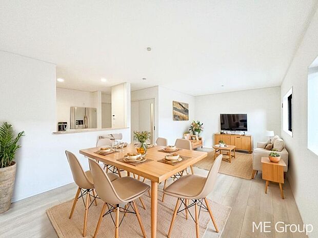 ご家族の賑やかな話し声で包まれる明るいリビング ※家具はCGです