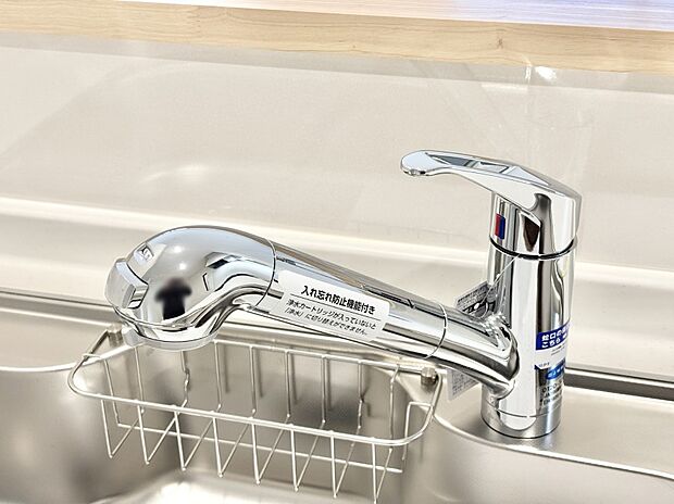 いつでも清潔なおいしいお水を。一つの水栓で水道水と浄水を使い分け。