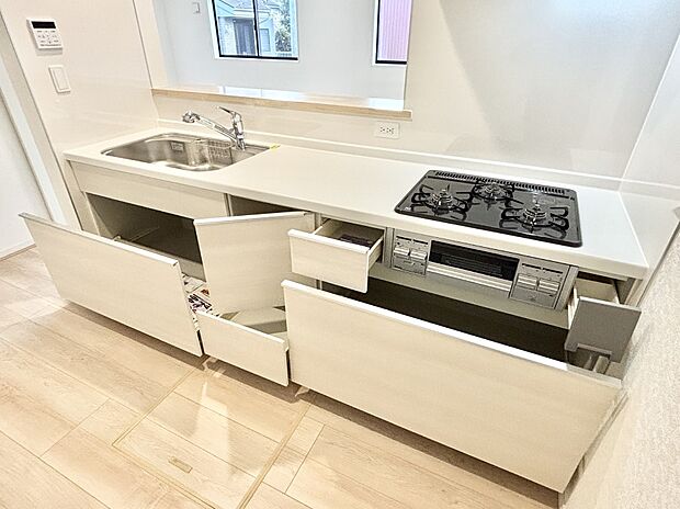 使いやすさを優先したスライド式収納タイプ!