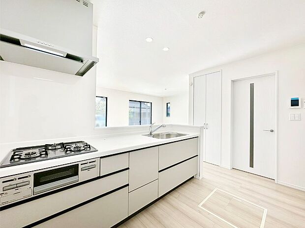 パントリーを採用したゆとりあるキッチンスペースで毎日の家事もスムーズに。