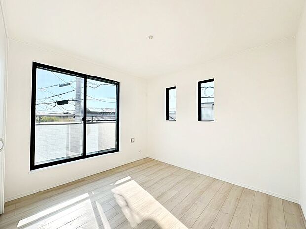 明るいバルコニーサイドに洋室を設置。目覚めの良い寝室に。