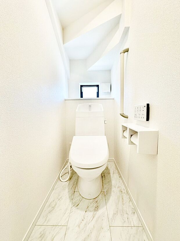 白を基調とした清潔感のある落ち着ける空間