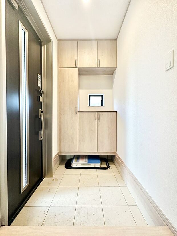 明るい玄関はお客様をお出迎えするのにぴったりです!