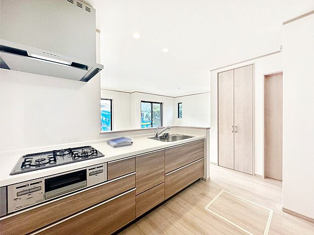 毎日使うキッチンだから、使いやすさ&お手入れのしやすさにこだわりました。