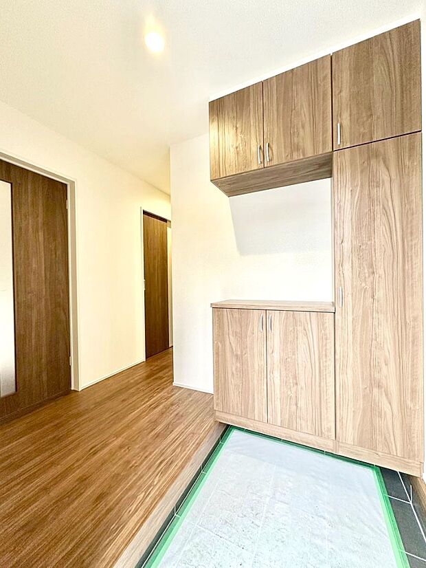 家族の帰宅やお客様をあたたかく迎える玄関  