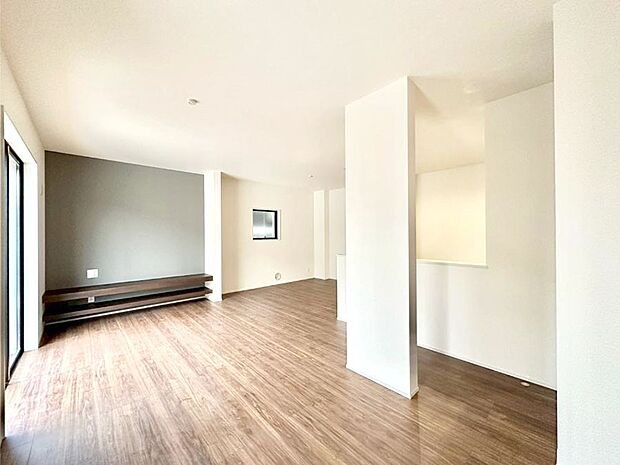 家族の笑顔が自然と生まれてくる、そんな雰囲気のダイニングに仕上がっています。