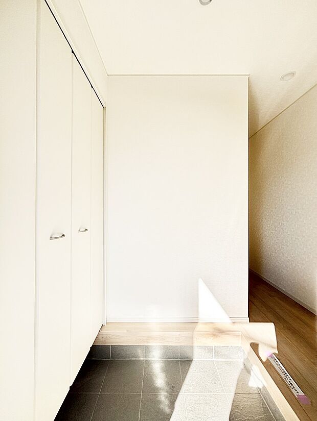 家族の帰宅やお客様をあたたかく迎える玄関