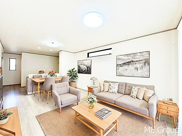 落ち着いた雰囲気のLDKは家族みんなの快適空間※家具はCGです