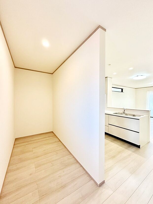 食品のストックや調理器具の保管に便利なパントリー