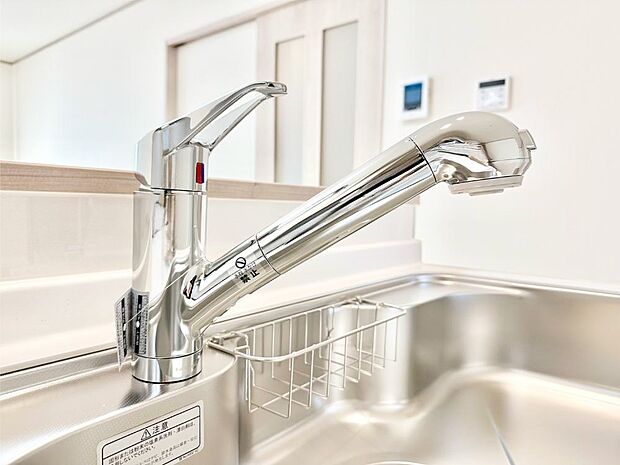 いつでも清潔なおいしいお水を。一つの水栓で水道水と浄水を使い分け。