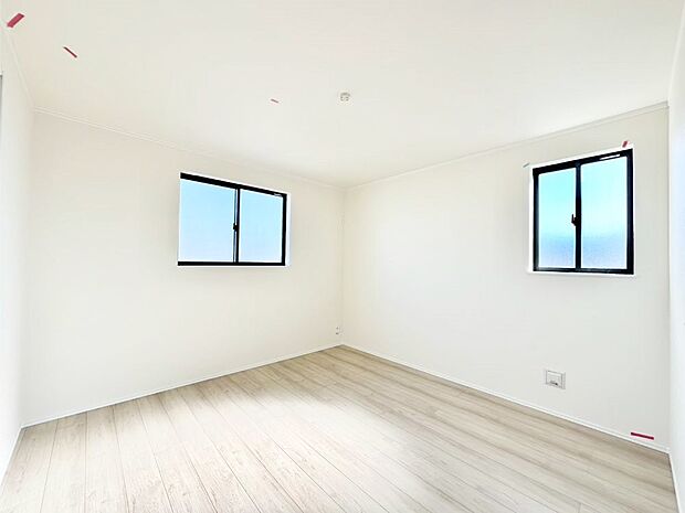 窓からのやさしい光が心地よいプライベートルーム