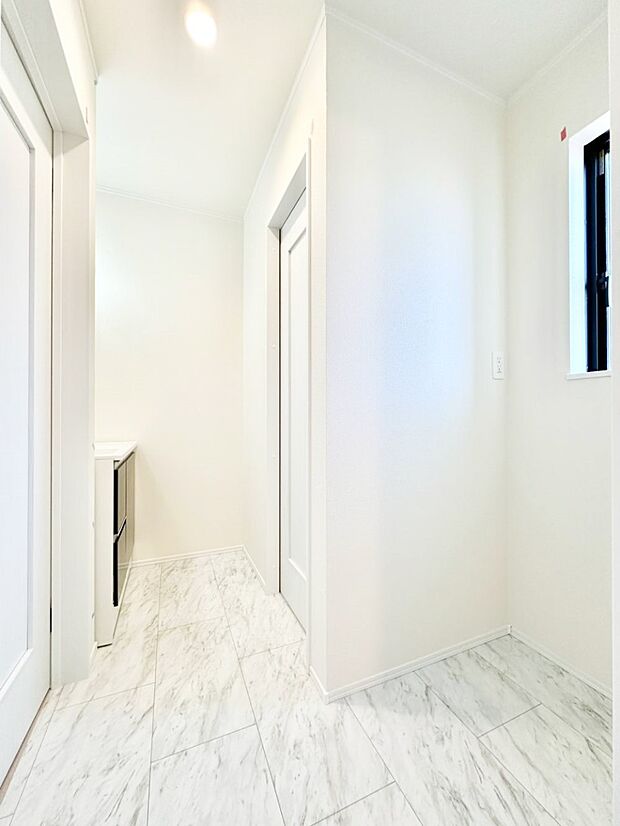 キッチンとの動線を考慮した水廻り集中設計で忙しい時間の家事もラクラク