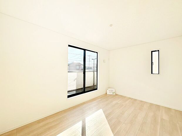 明るいバルコニーサイドに洋室を設置。目覚めの良い寝室に。