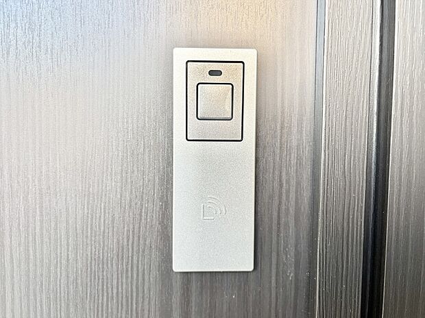 スマートに開錠できる電子キー  