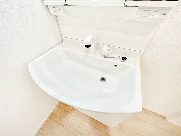 ハンドシャワー付き！使いやすい洗面台。