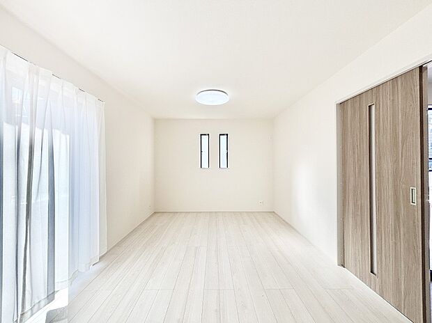 家族団らんの時間も増えそうなくつろぎのリビングダイニング。   