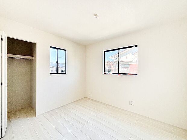 使いやすい形でベットや家具の置き方にも困ることもありません。