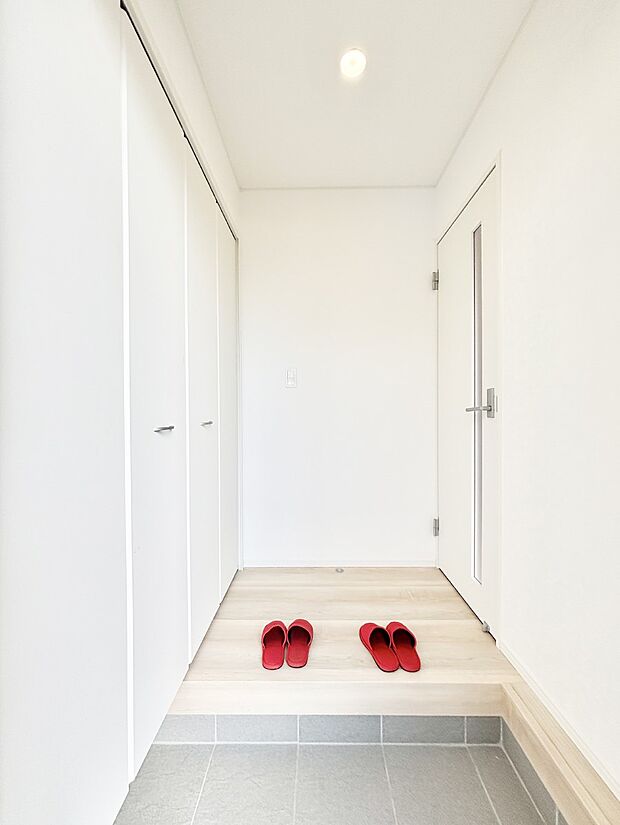 家族の帰宅やお客様をあたたかく迎える玄関