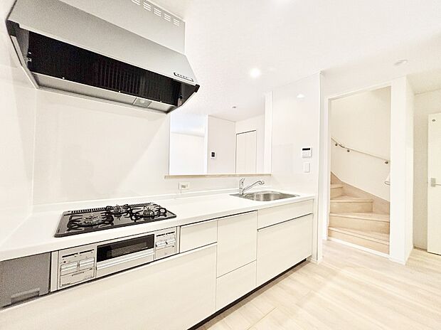 広々とした使い勝手の良いキッチンで日々のお料理も楽しくなりそう