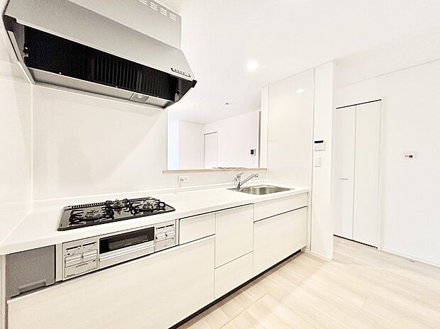 広々とした使い勝手の良いキッチンで日々のお料理も楽しくなりそう