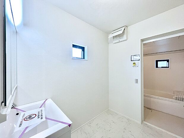 広々とゆとりのあるランドリースペース。  