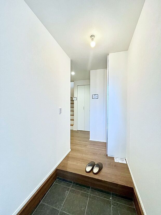 明るい玄関はお客様をお出迎えするのにぴったりです!