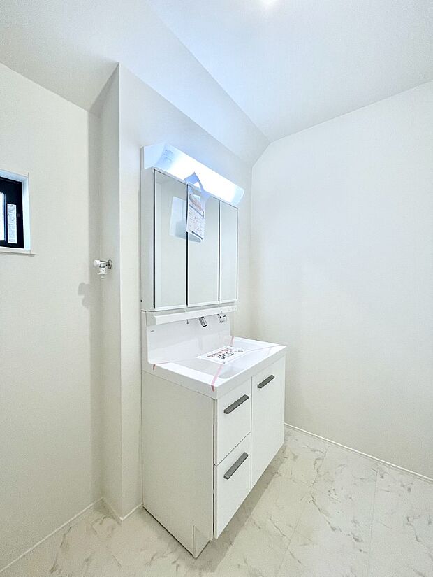 清潔感のある快適空間です。毎日の身支度も気持ち良くお使い頂けます。 