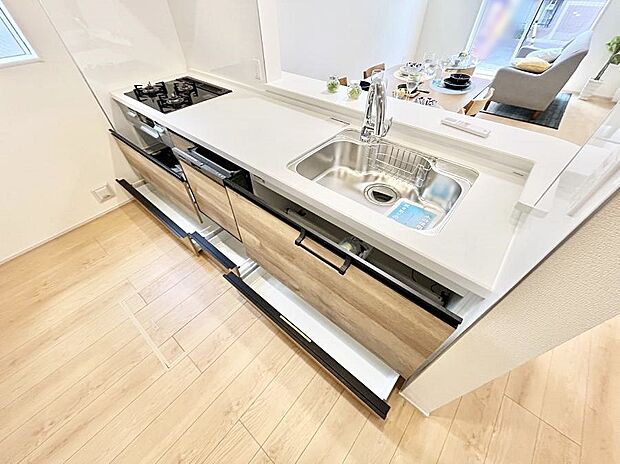 使いやすさを優先したスライド式収納タイプ!