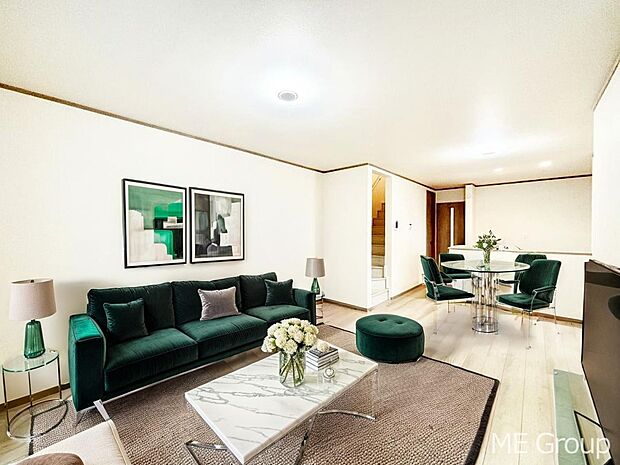 対面キッチン＆リビングイン階段を採用した家族の絆深まるＬＤＫ　※家具はCGです