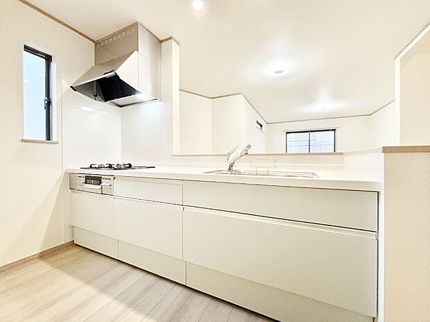 リビングで遊ぶお子様を見守りながらお料理ができる対面キッチン