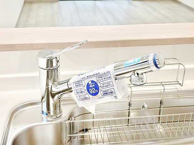 いつでも清潔なおいしいお水を。一つの水栓で水道水と浄水を使い分け。