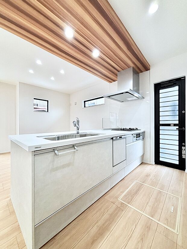 広々とした使い勝手の良いキッチンで日々のお料理も楽しくなりそう