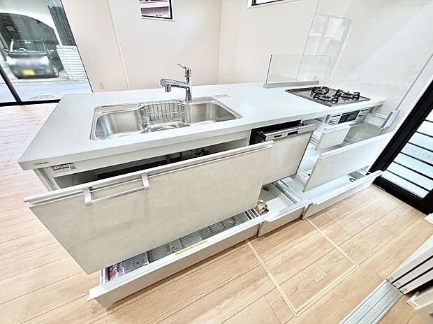 使いやすさを優先したスライド式収納タイプ!