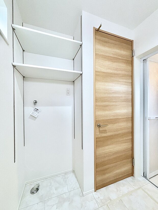 可動棚付きランドリースペース