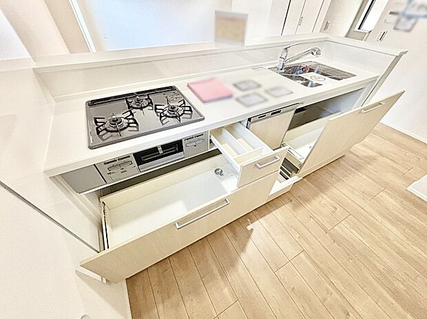 使いやすさを優先したスライド式収納タイプ!