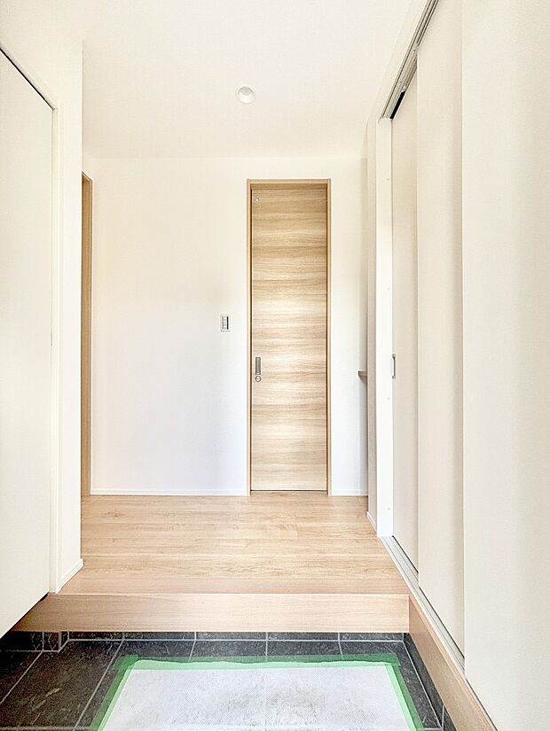 いつもきれいにしておきたい玄関ですね。