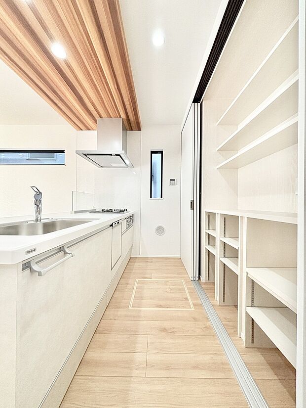 ゆとりあるキッチンではご家族と楽しくお料理ができます。