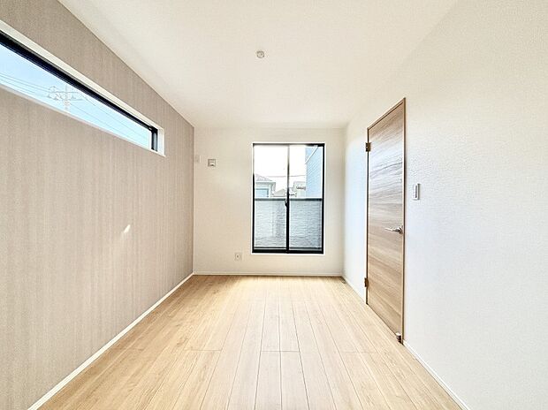 使いやすい形でベットや家具の置き方にも困ることもありません。