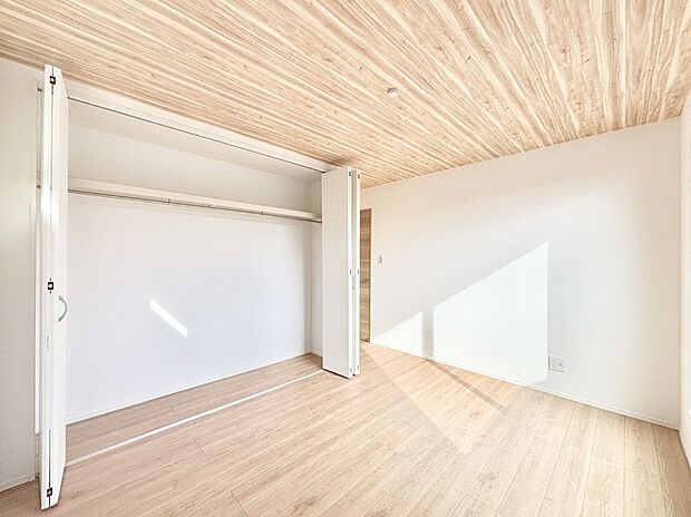 ナチュラルなフローリングはどんなインテリアにもマッチ。