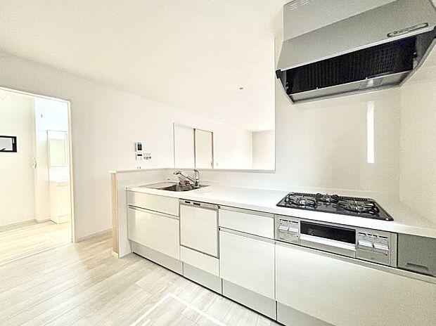 料理をしながらでもご家族との会話を楽しめる対面キッチン