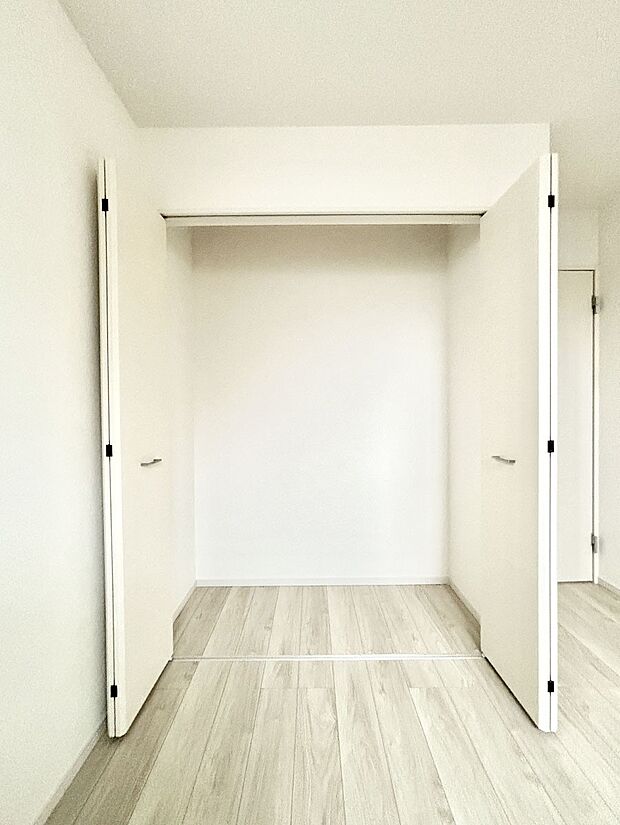 たっぷりの収納スペースで快適に暮らせそう 