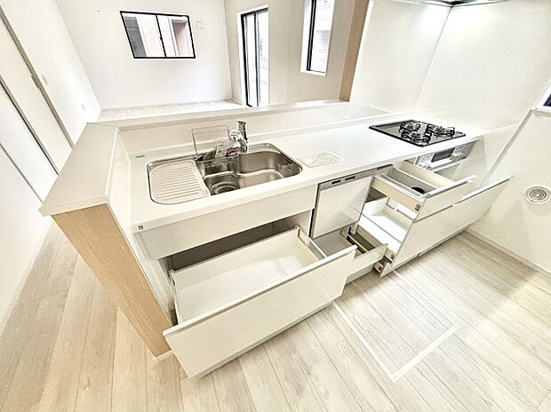 使いやすさを優先したスライド式収納タイプ！