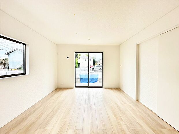 家族の笑顔が自然と生まれてくる、そんな雰囲気のダイニングに仕上がっています。