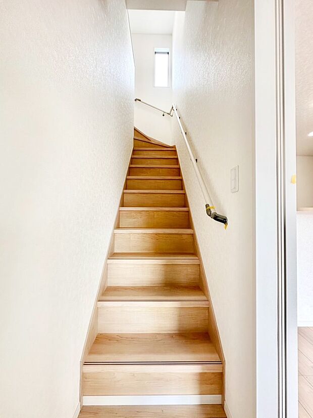 安全性を考慮し階段には手すりを設置しています