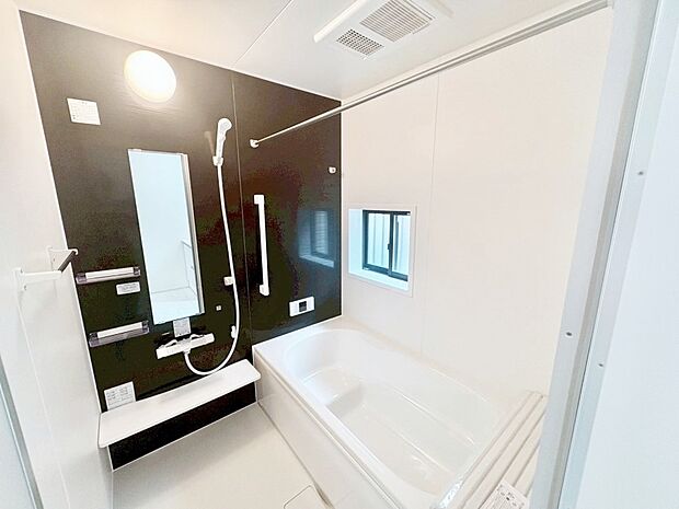 落ち着いた雰囲気でゆっくりお寛ぎいただけるバスルーム